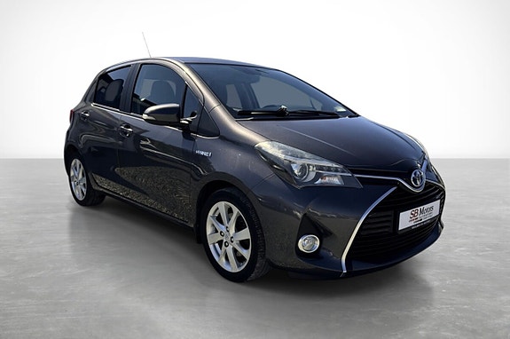 Toyota Yaris 3 of 5