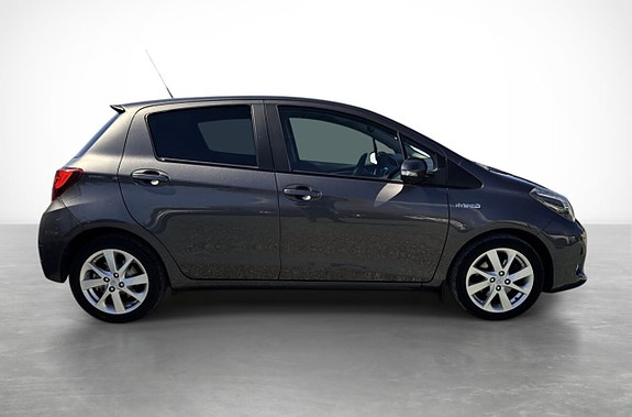 Toyota Yaris 4 of 5