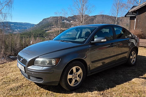 Volvo S40 2 of 5