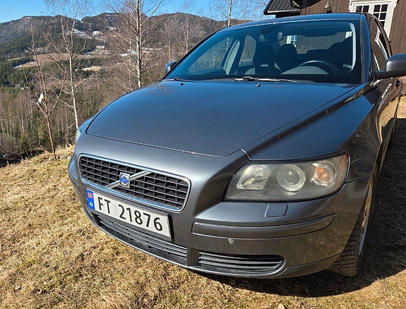 Volvo S40 3 of 5