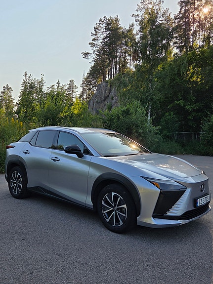 Lexus RZ450e 2 of 30