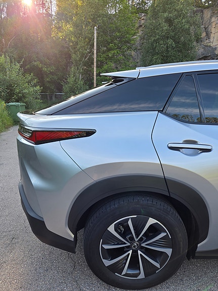 Lexus RZ450e 7 of 30