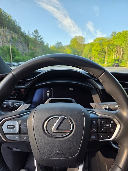 Lexus RZ450e 26 of 30