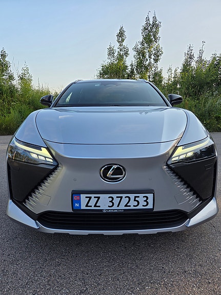 Lexus RZ450e 9 of 30