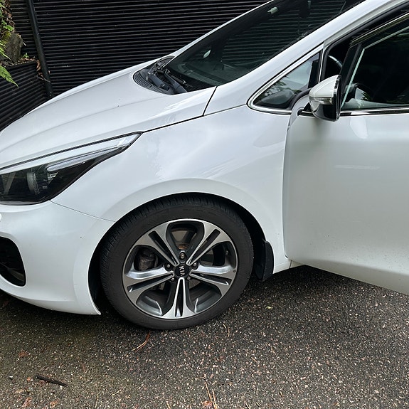 Kia Ceed 2 of 5