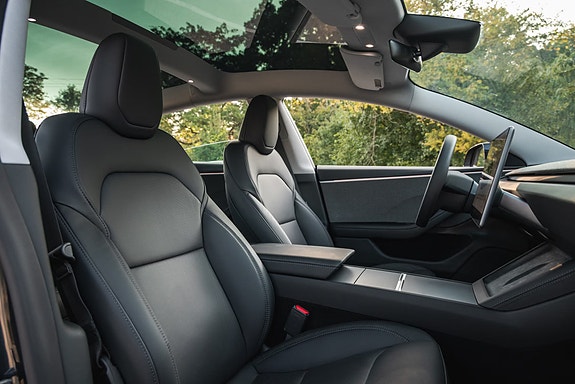 Tesla Model 3 4 of 5