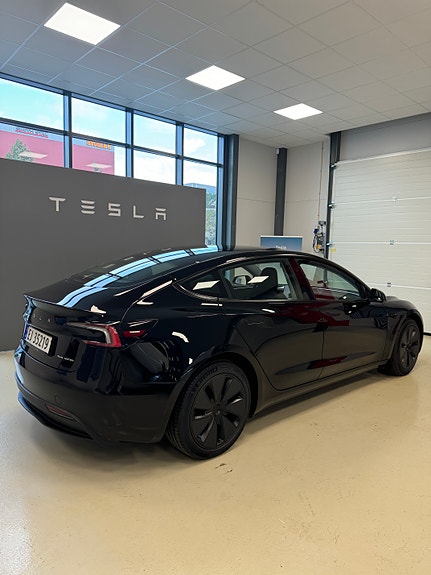 Tesla Model 3 2 of 5