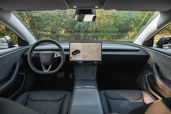 Tesla Model 3 3 of 5