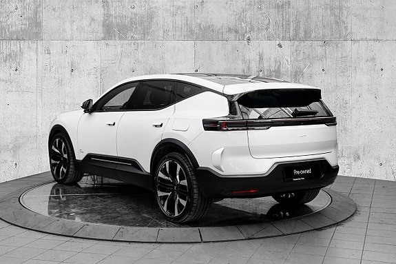 Polestar 3 2 of 5