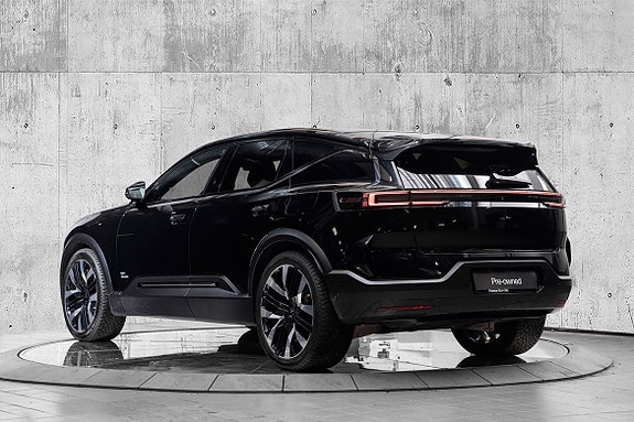 Polestar 3 2 of 5
