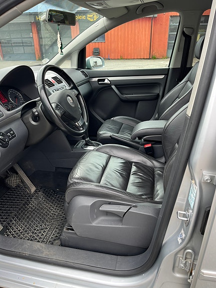 Volkswagen Touran 3 of 4