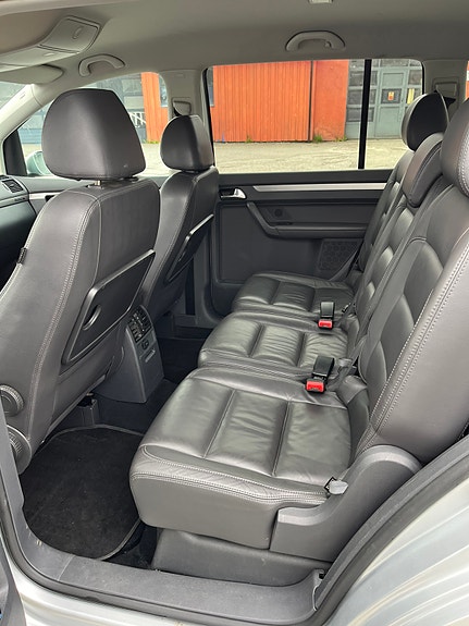 Volkswagen Touran 4 of 4