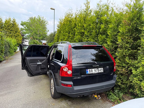 Volvo XC90 2 of 13
