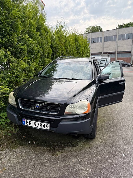Volvo XC90 3 of 13
