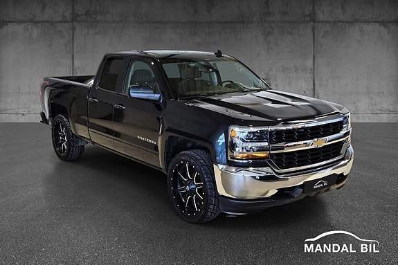 Chevrolet Silverado 2 of 5