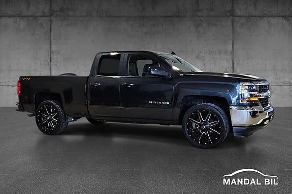 Chevrolet Silverado 3 of 5