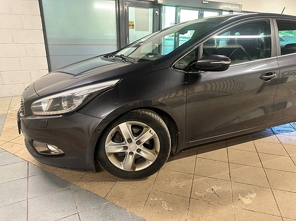 Kia Ceed 2 of 5