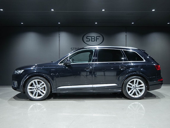 Audi Q7 2 of 30