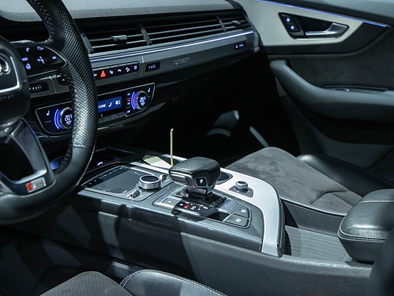 Audi Q7 9 of 30