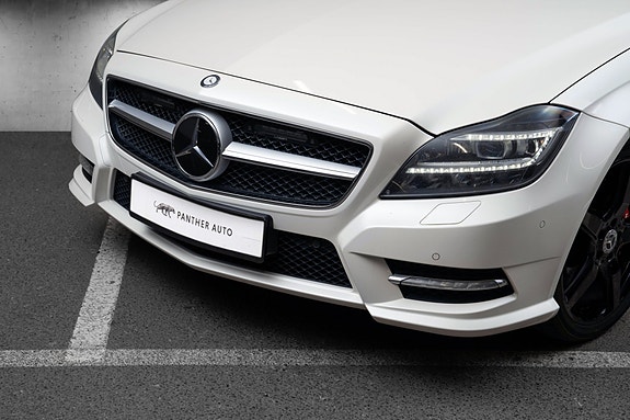Mercedes-Benz CLS350 2 of 5