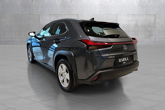 Lexus UX300e 4 of 5