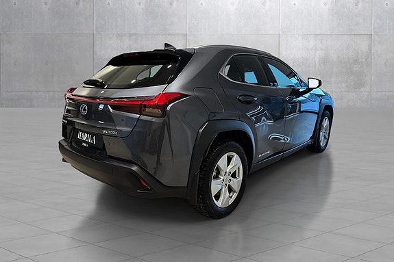 Lexus UX300e 6 of 19