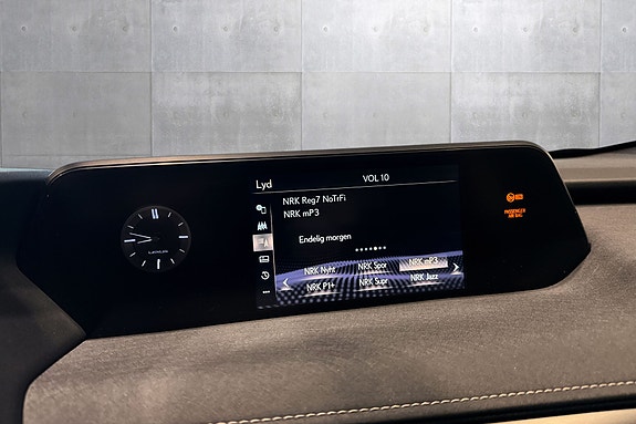 Lexus UX300e 12 of 19