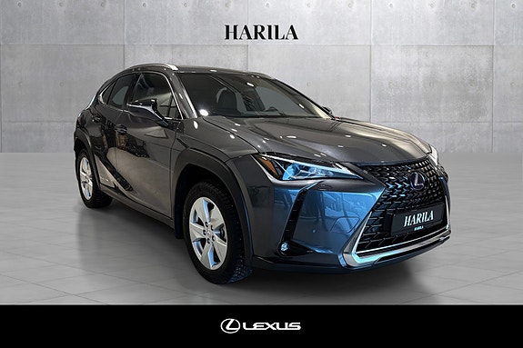 Lexus UX300e 7 of 19