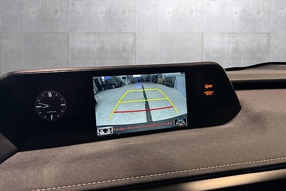 Lexus UX300e 13 of 19