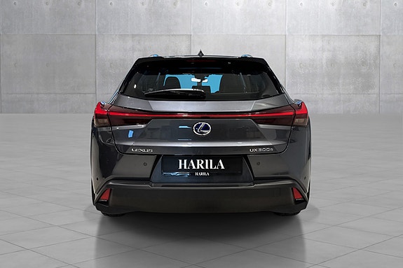Lexus UX300e 5 of 5