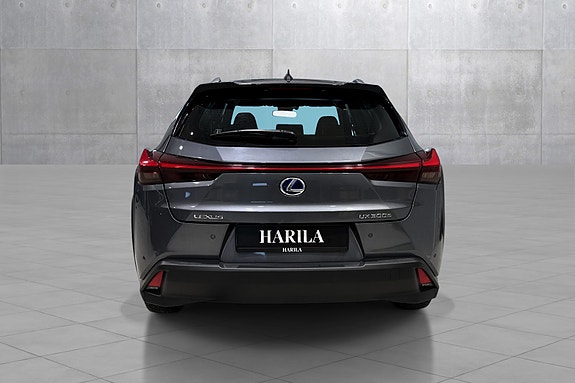 Lexus UX300e 5 of 5