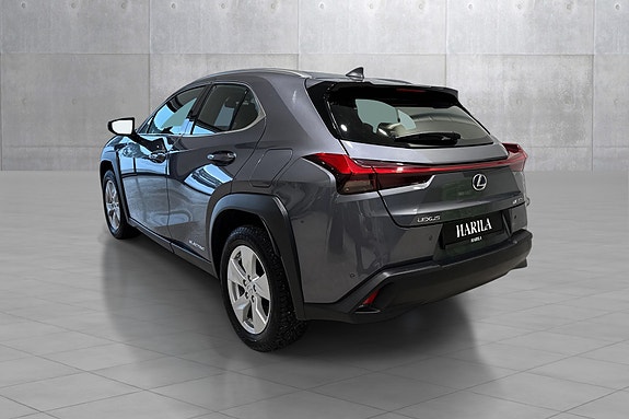 Lexus UX300e 4 of 5