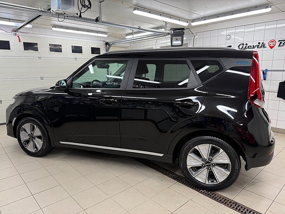 Kia e-Soul 10 of 30