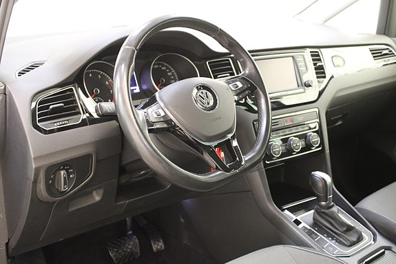 Volkswagen Golf Sportsvan 28 of 30