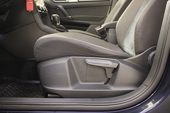 Volkswagen Golf Sportsvan 24 of 30
