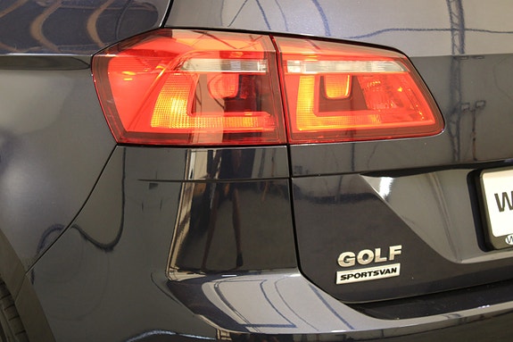 Volkswagen Golf Sportsvan 16 of 30