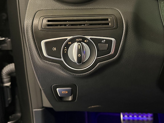 Mercedes-Benz GLC300 e 26 of 30