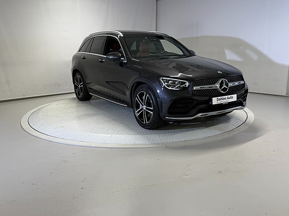 Mercedes-Benz GLC300 e 2 of 30