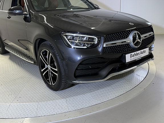 Mercedes-Benz GLC300 e 16 of 30