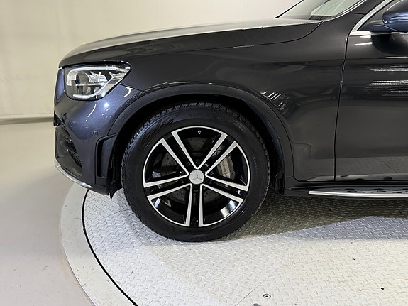 Mercedes-Benz GLC300 e 8 of 30