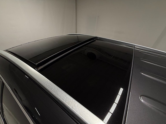 Mercedes-Benz GLC300 e 10 of 30