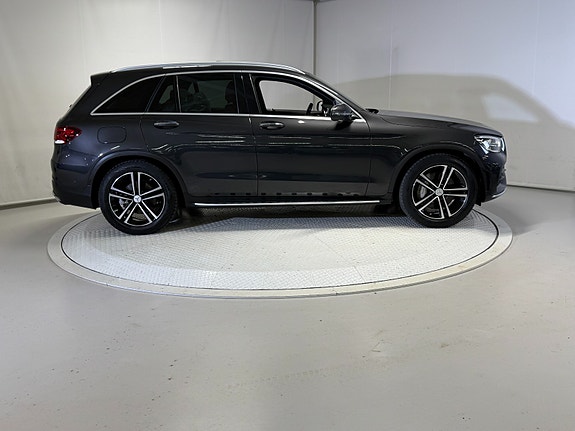 Mercedes-Benz GLC300 e 14 of 30