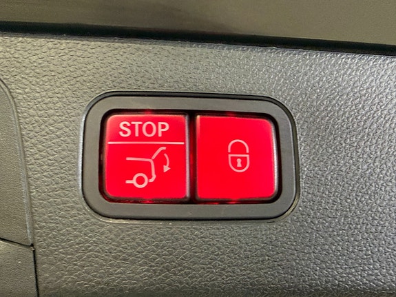 Mercedes-Benz GLC300 e 18 of 30