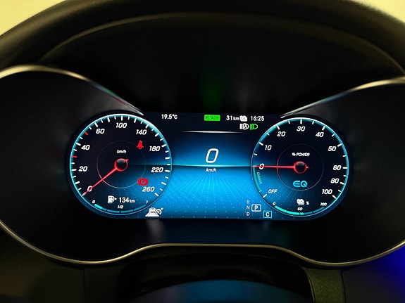 Mercedes-Benz GLC300 e 22 of 30