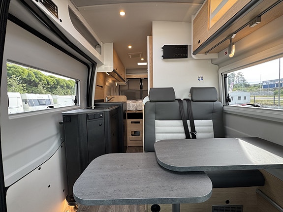 Sunlight CLIFF 590 / ADVENTURE / D.SENG / 4X4 / MANUELL / 165HK / TRUMA COMBI 4 DIESEL VARMER / H.FESTE / S.STATIV 9 of 20