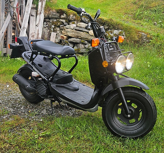 Honda NPS 50 Zoomer 2 of 5