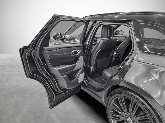 Land Rover Range Rover Velar 28 of 30