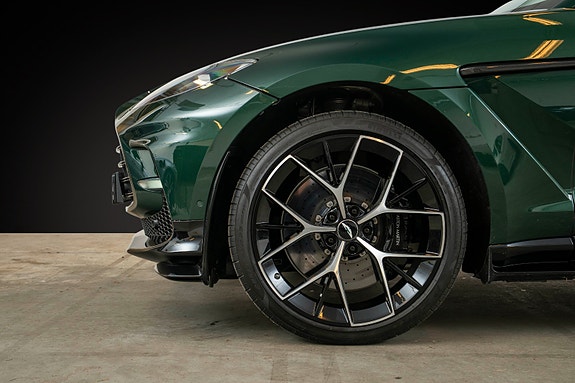 Aston Martin DBX707 4 of 5