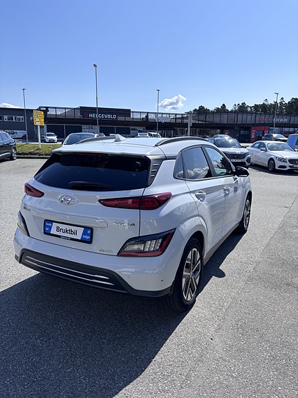 Hyundai Kona 2 of 5