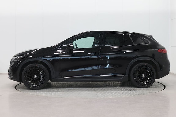 Mercedes-Benz EQE SUV 4 of 5